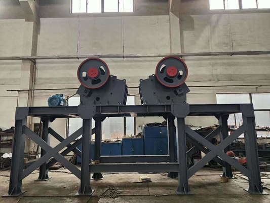 210-1020 mm Einlassgröße Wechselstrommotor Eisen-Gold-Erz-Gesteinskiefer-Kremser Hersteller 100-150 Tph