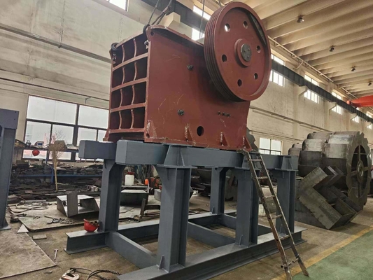 210-1020 mm Einlassgröße Wechselstrommotor Eisen-Gold-Erz-Gesteinskiefer-Kremser Hersteller 100-150 Tph