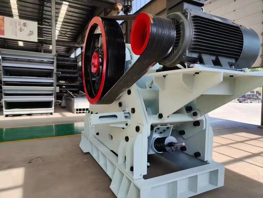 100 tph stationäre Steinbrüche Steingestein C6X110 Kieferbrüser Brecherei für Erzmaterialien