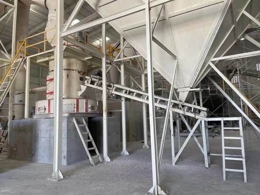 Schleifmaschine für Calcit-Dolomit Raymond mit einer Gesamtgröße von 4300*3500*5100mm