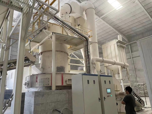 Kalziumkarbonat Kalksteinmühle mit Gesamtgröße 9200*7250*9700mm