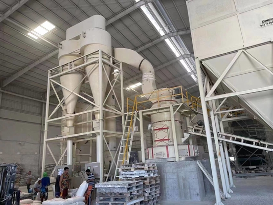 Kalziumkarbonat Kalksteinmühle mit Gesamtgröße 9200*7250*9700mm
