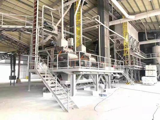 Installation unter technischer Leitung Eisen Grau Mineral Hammer Mühle Mica Schleifmühle